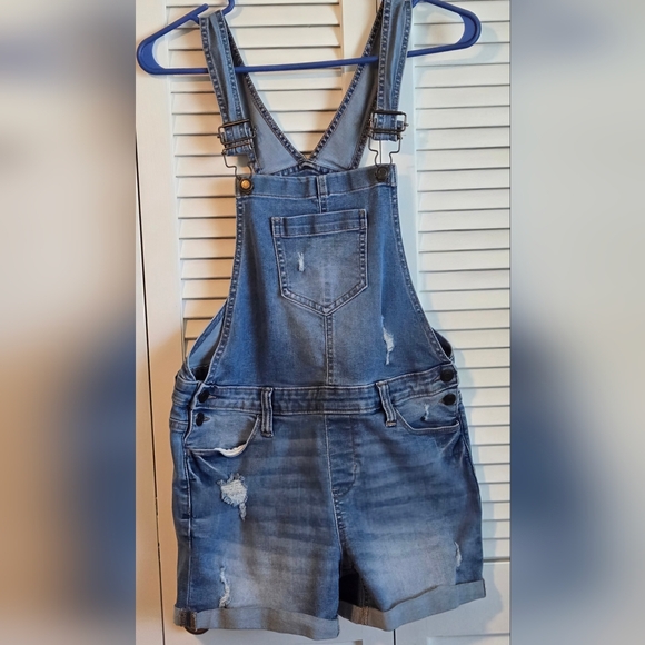 SO Distressed Jeans Overalls Shorts Girls size 16 - Picture 2 of 8